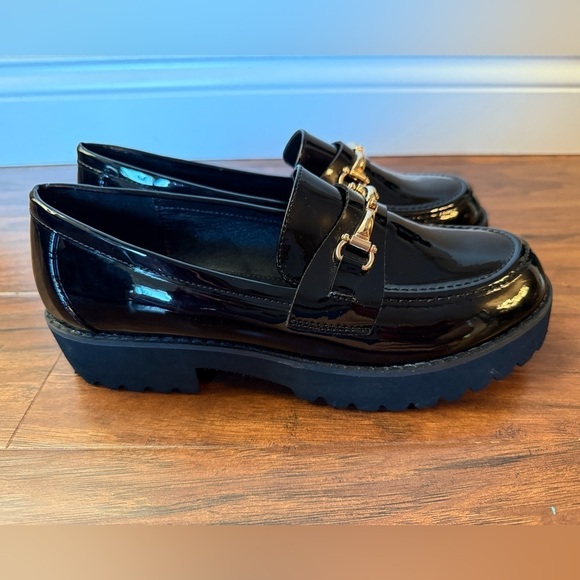 Princess Polly Black Patent Leather Loafers with Gold Accent-Size 7 like new! - Picture 3 of 16